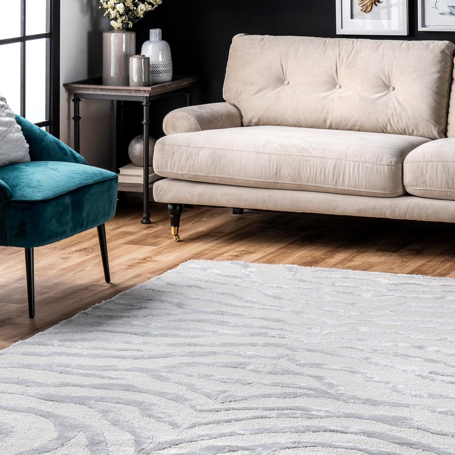 nuLOOM Hand Tufted Plush Zebra Runner Rug, 2' 6" x 6', Gray