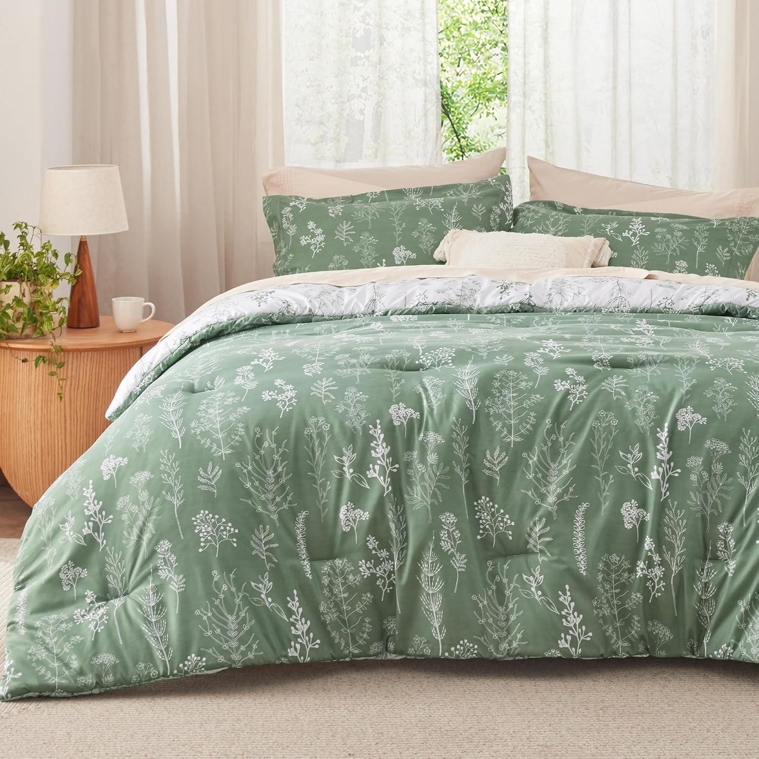 Queen - Sage Green , Cute Floral Beddings, 3 Pieces, 1 Soft Reversible Botanical Flowers