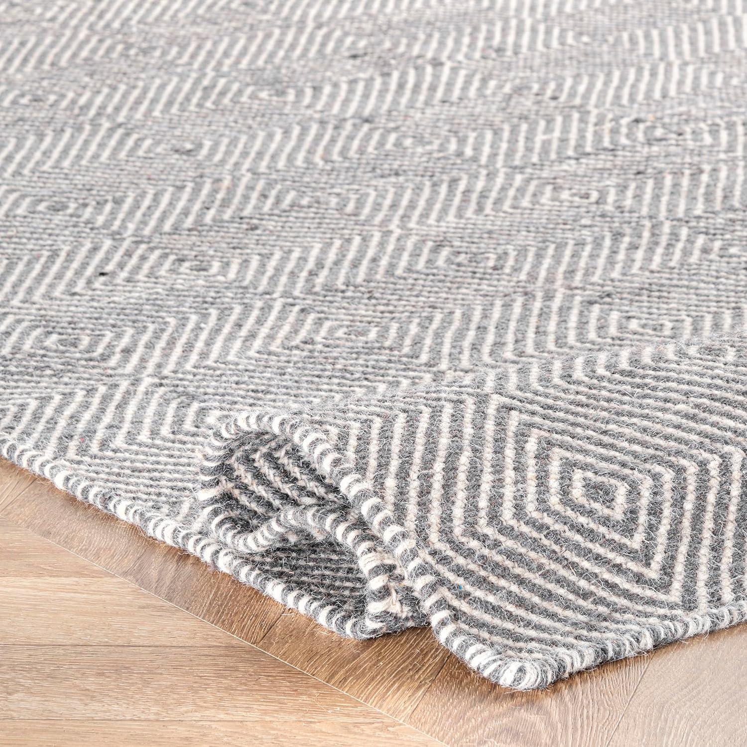 Handwoven Geometric Gray Wool 33" Area Rug