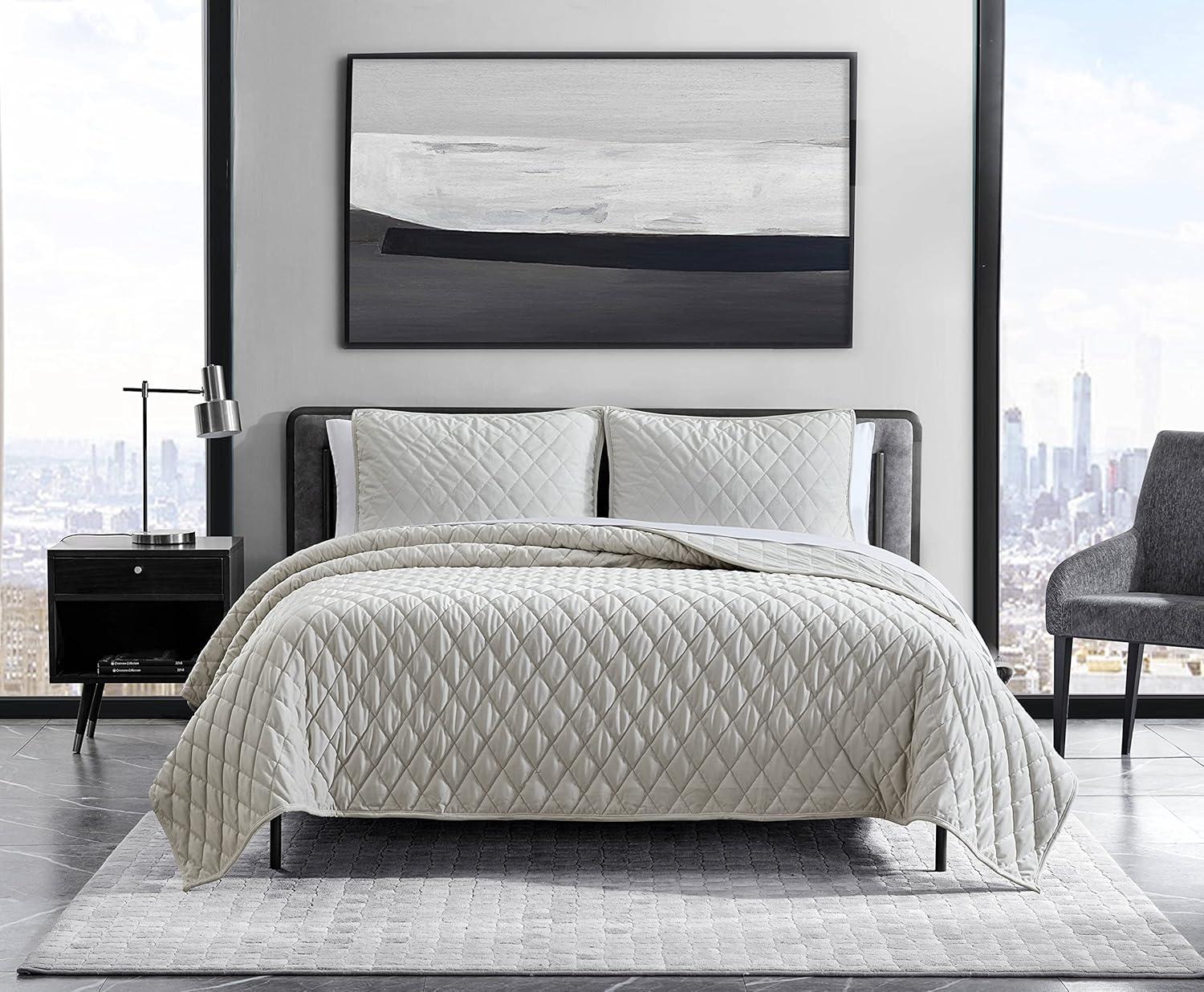 Vera Wang Vera Wang Diamond Velvet Quilt Set