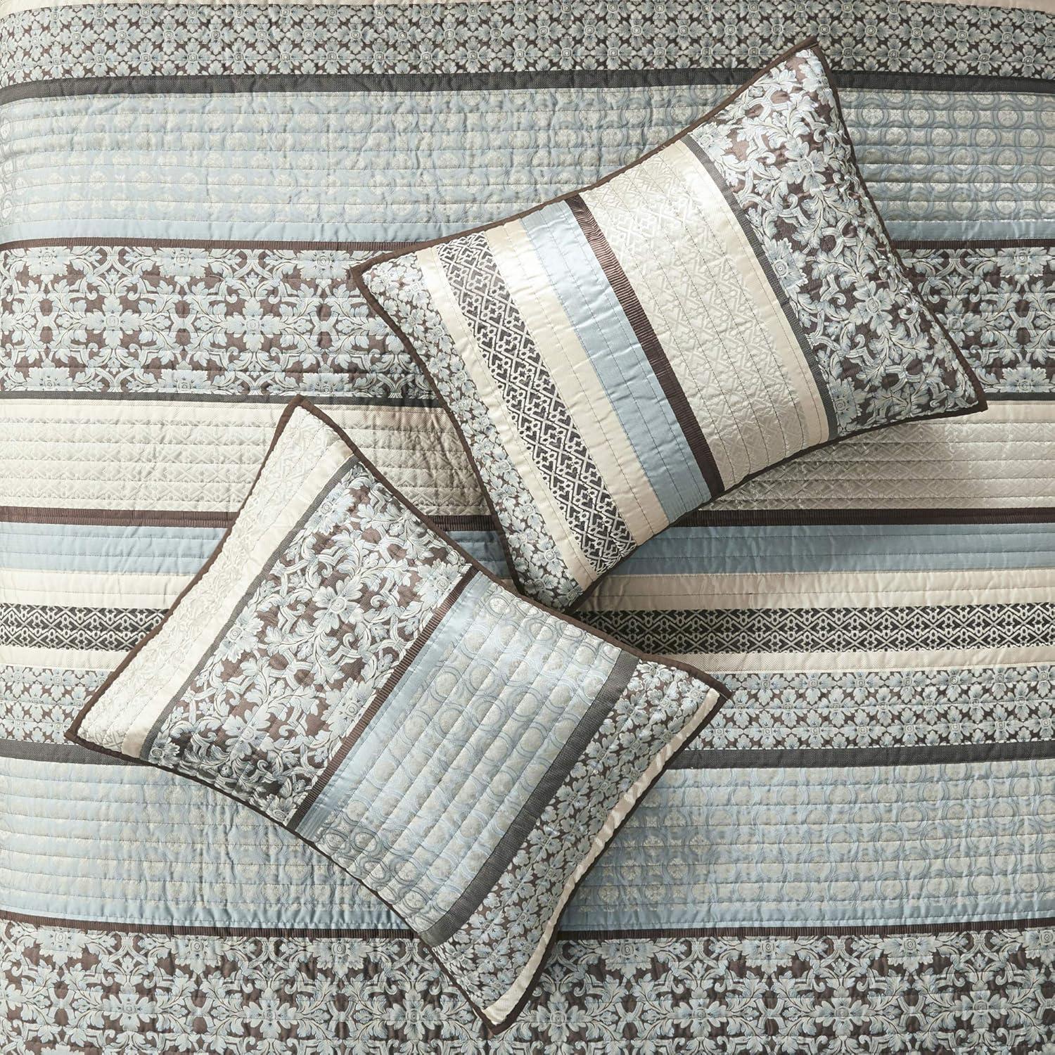 Jacquard Quilt Set with Throw Pillows