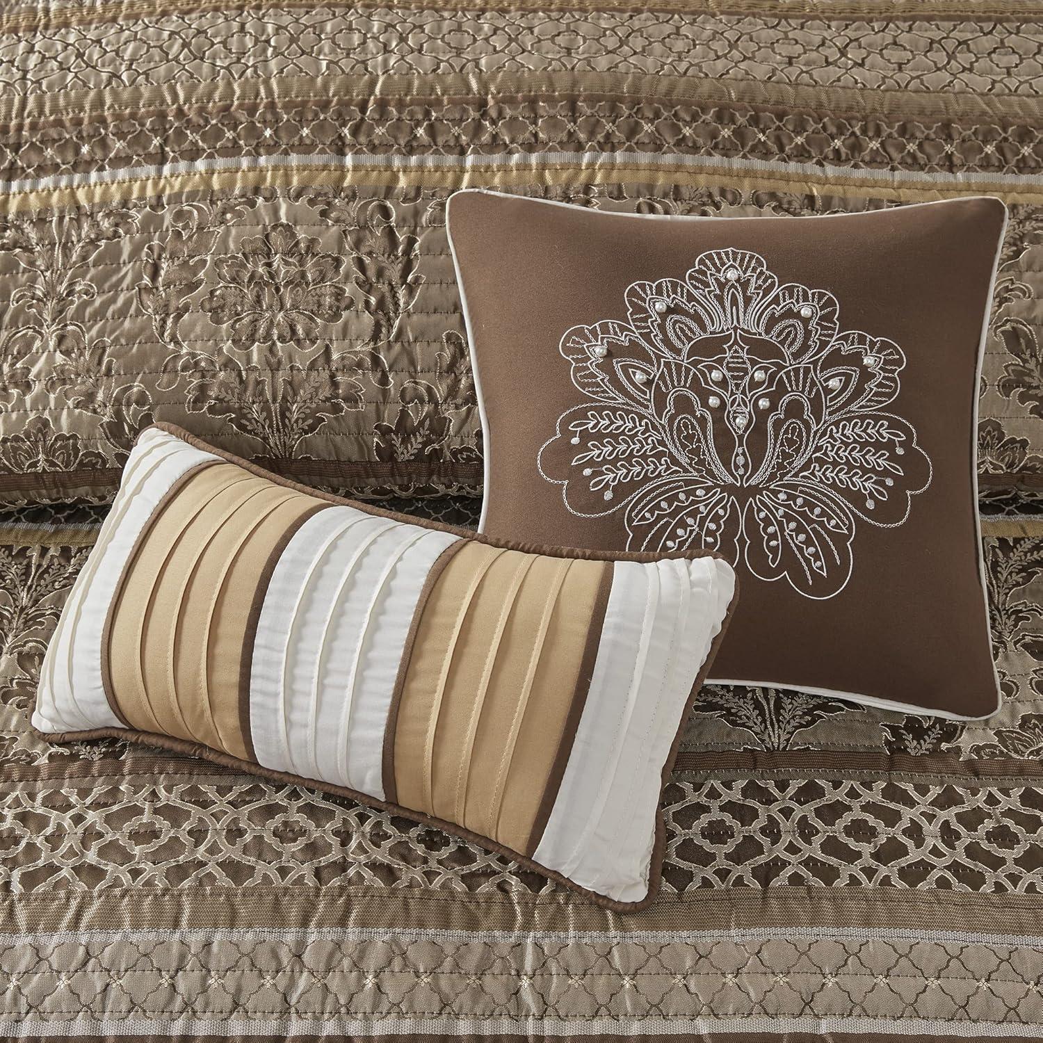 6 Piece Jacquard Quilt Set with Throw Pillows