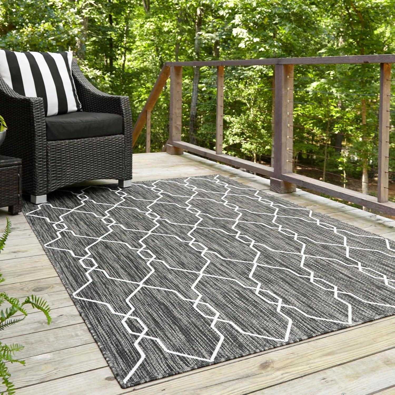 Unique Loom 4' 1 x 6' 1 Rectangle Indoor/Outdoor Trellis Charcoal Area Rug