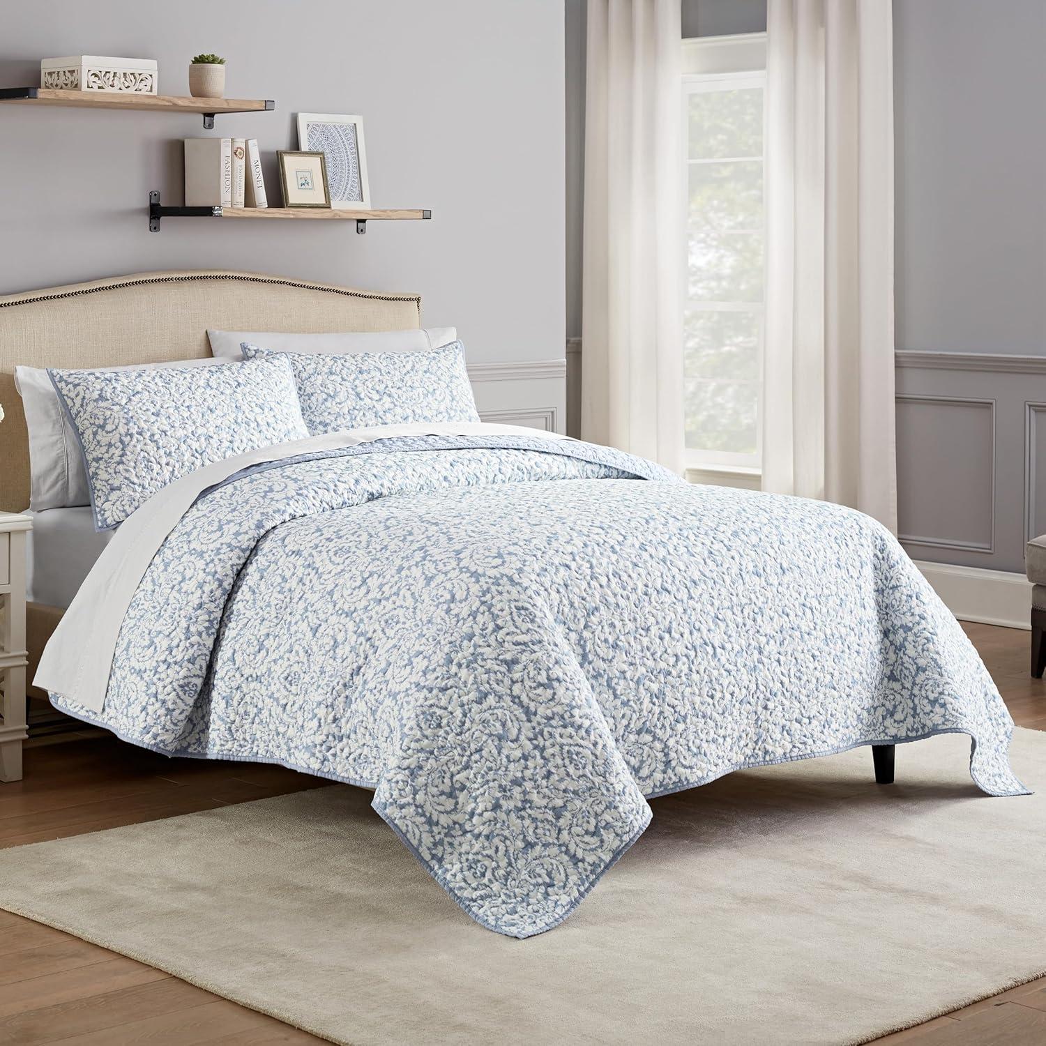 Blue and White Damask Full Quilt Set with Shams