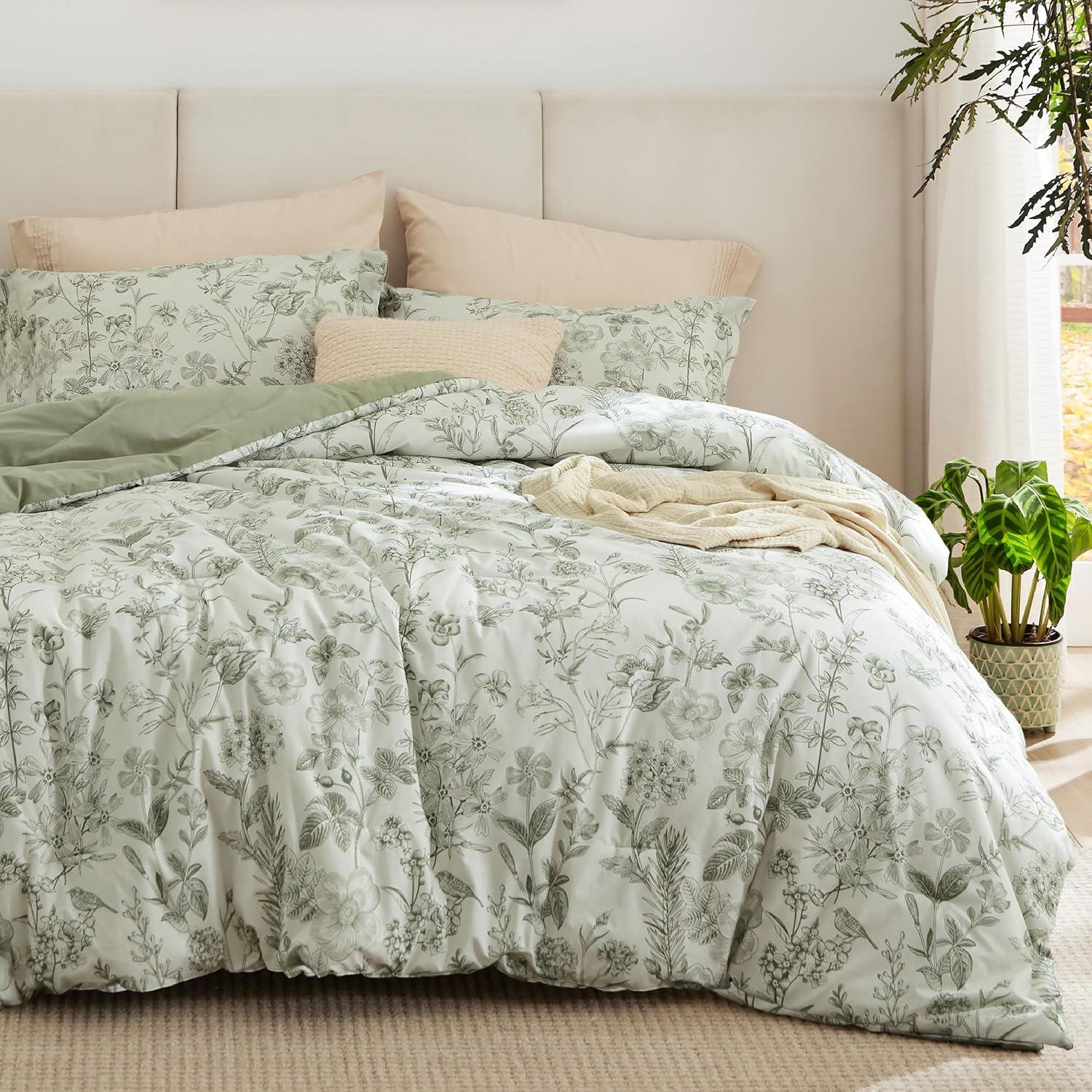 Queen - Sage Green , Cute Floral Beddings, 3 Pieces, 1 Soft Reversible Botanical Flowers