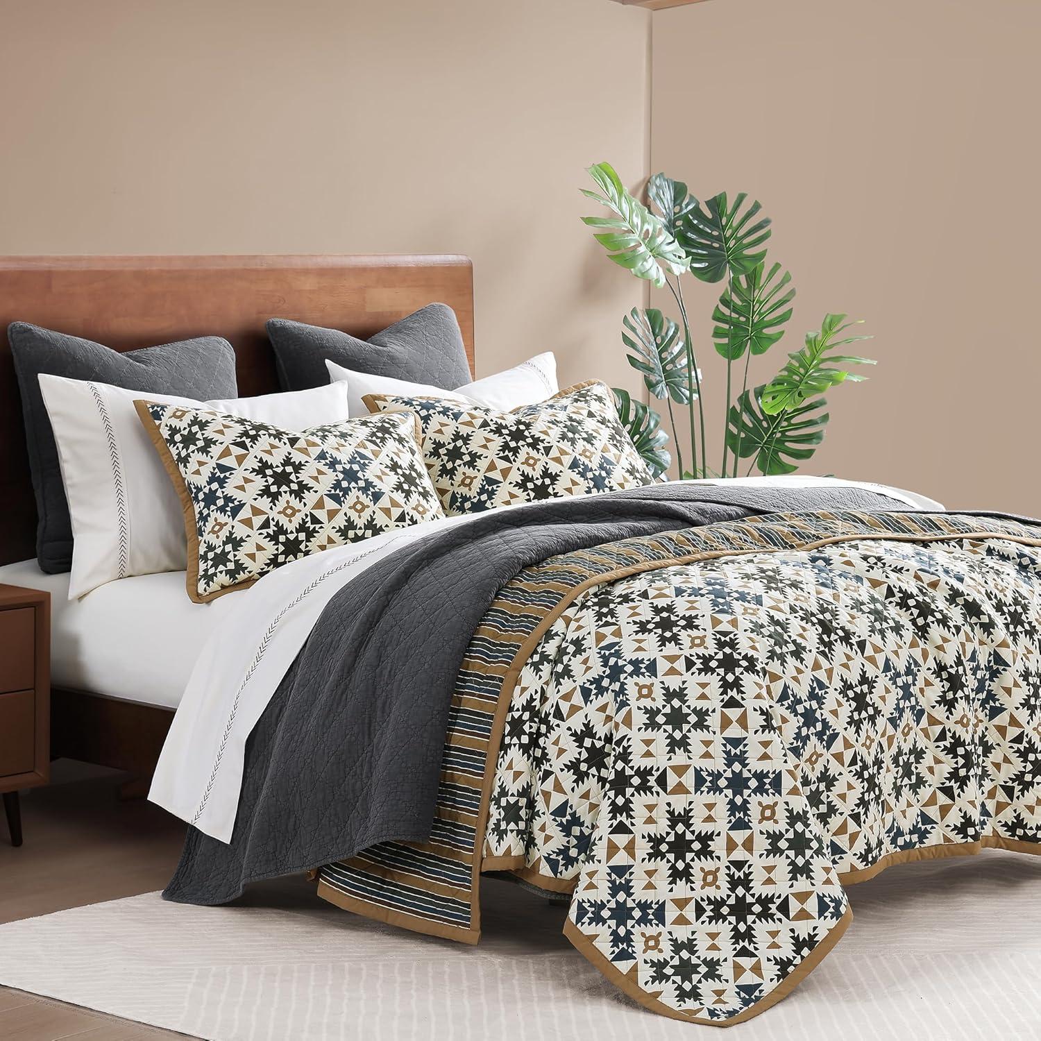 Full Black Reversible Geometric Patchwork Quilt Set