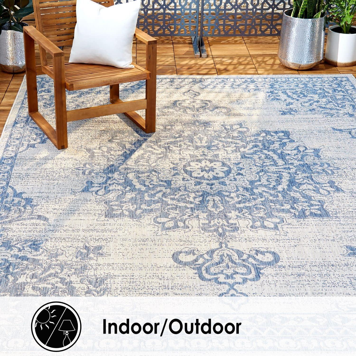 Nicole Miller Geometric Gray Indoor / Outdoor Area Rug