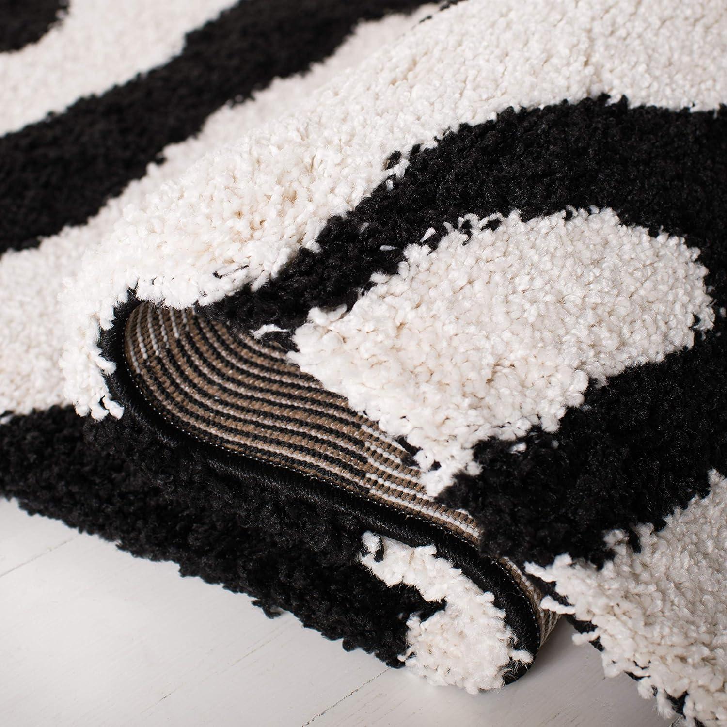 Florida Shag SG452 Power Loomed Indoor Runner Rug - Ivory/Black - 2'3"x7' - Safavieh.