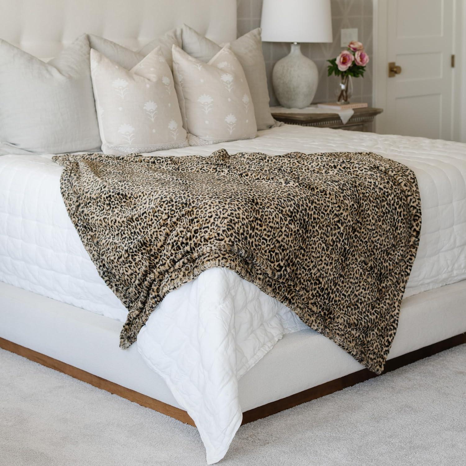 GRACED SOFT LUXURIES Throw Blanket Softest Warm Elegant Cozy Comfy Decorative Thick Faux Fur for Modern Living (Classic Leopard, Extra Large 60" x 80")