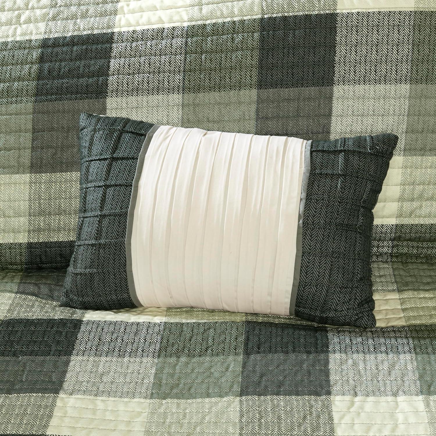 Madison Park Ridge 6 Piece Printed Herringbone Quilt Set with Throw Pillows