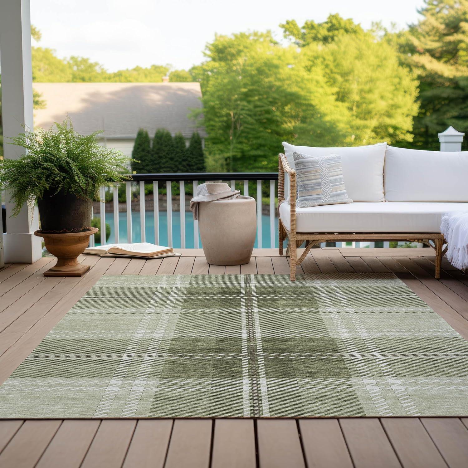 Green Plaid Synthetic Indoor/Outdoor Washable Rug 2'6" x 3'10"