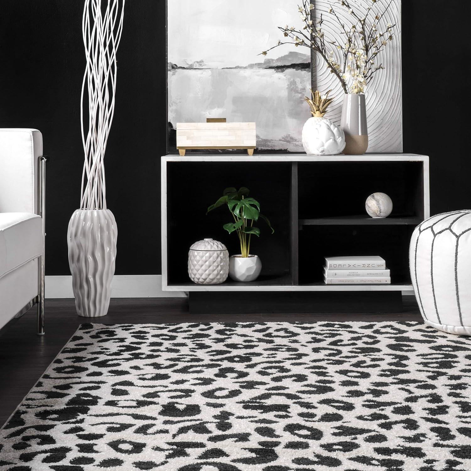 Luxurious Handmade Dark Grey Leopard Print Area Rug, 3' x 5'