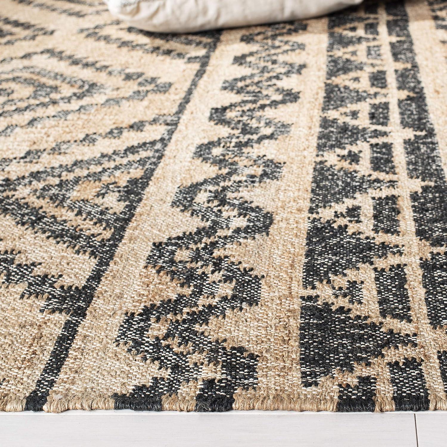 Kilim KLM751 Hand Loomed Area Rug - Natural/Charcoal - 4'x6' - Safavieh