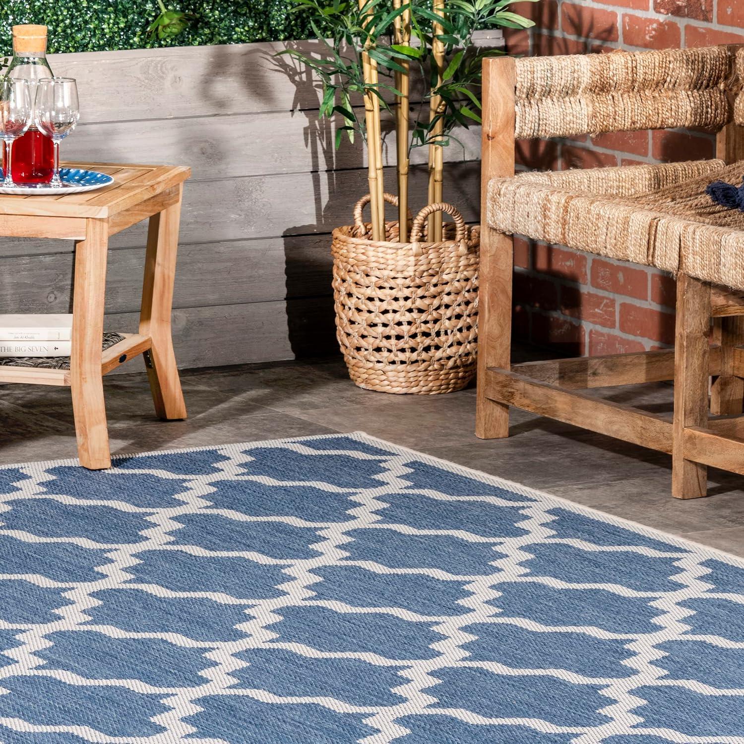 Reversible Blue Trellis Synthetic Area Rug, 4' x 6'