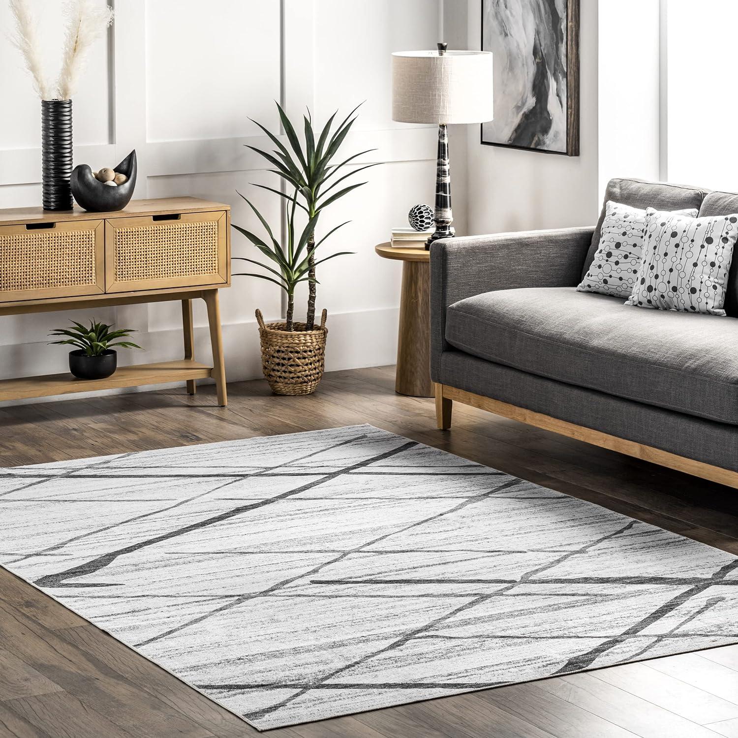 Gray Trellis 8' x 10' Reversible Synthetic Area Rug