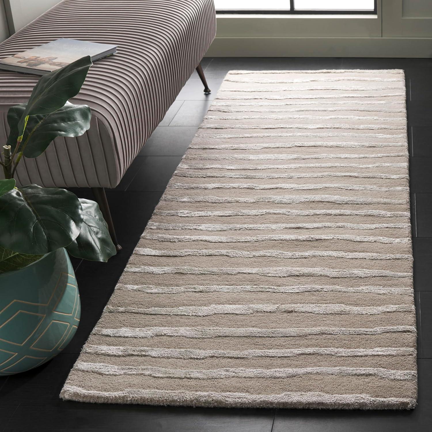 Soho SOH519 Hand Tufted Area Rug  - Safavieh