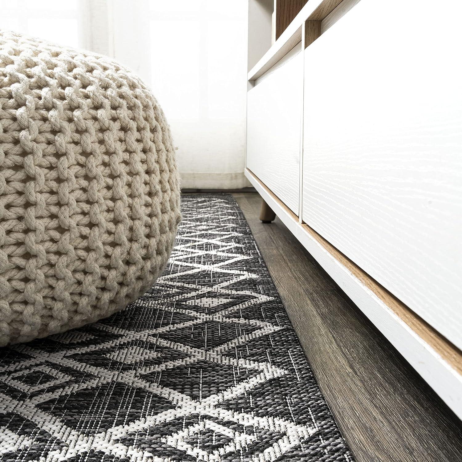 Tokay Bohemian Inspired Geometric Indoor/Outdoor Area Rug - JONATHAN Y