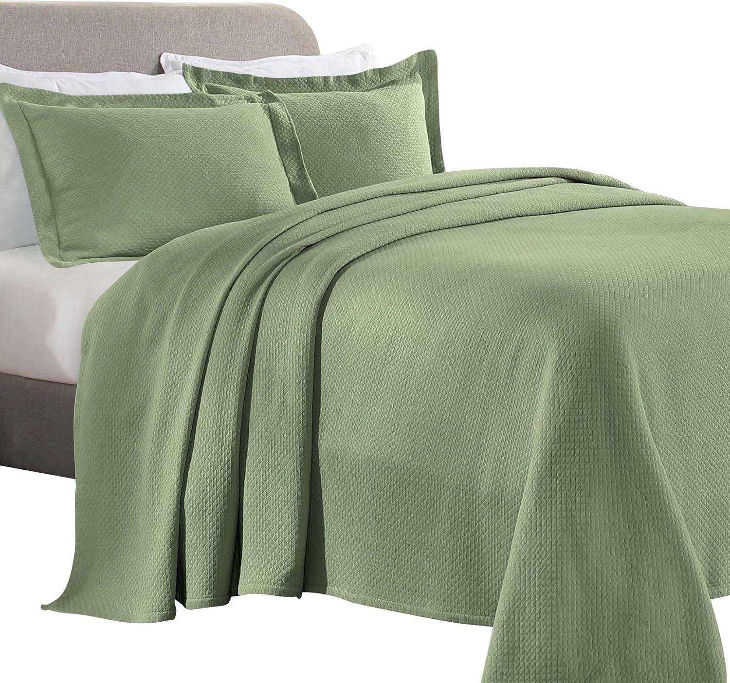 Superior Superior Solitaire Waffled Matelassé Bedspread Set with Shams