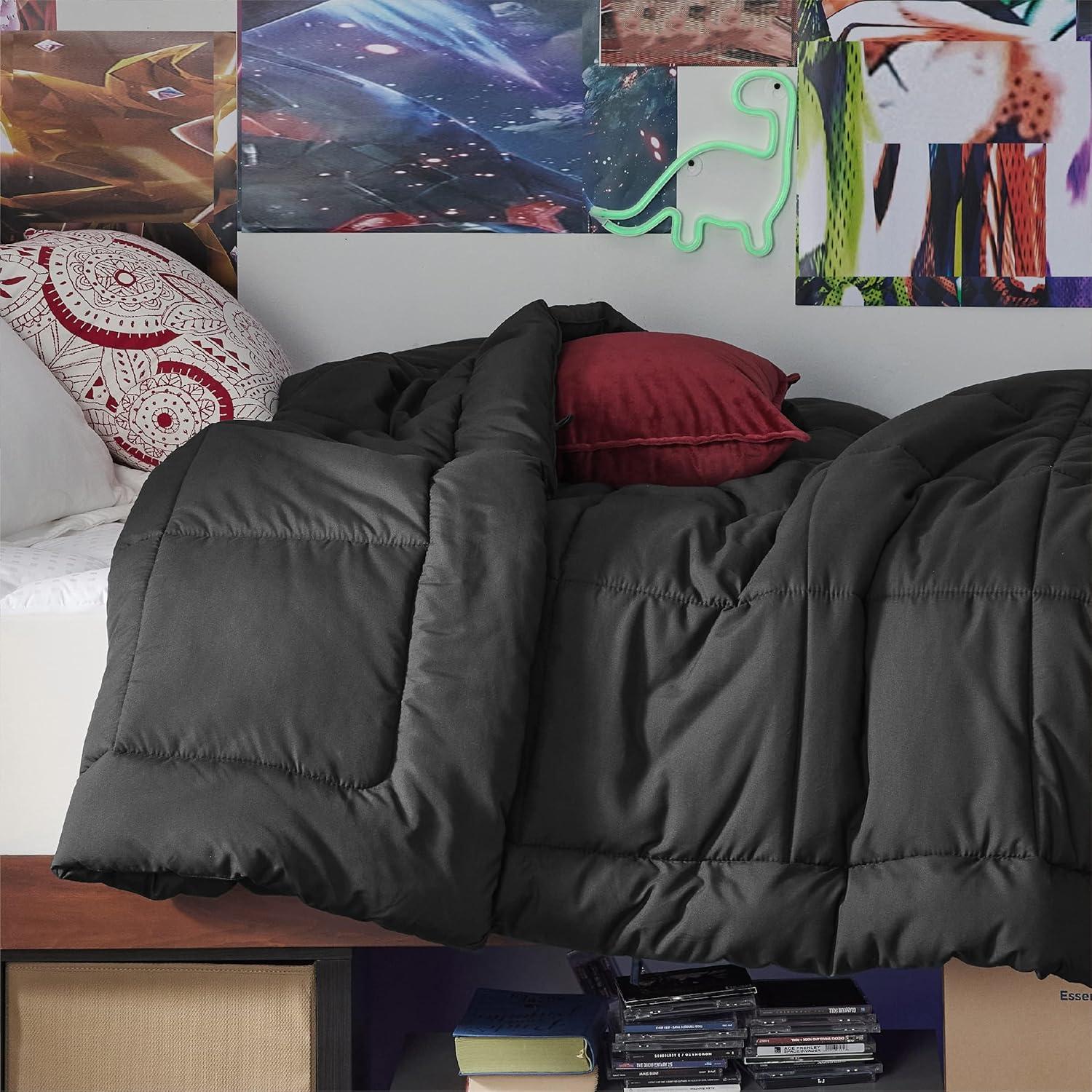 Bedsure Comforter Duvet Insert - Quilted Comforters Queen Size, All Season Duvet, GentleSoft Down Alternative Bedding, with 8 Tabs, Gifts for Women/Men, Black, Queen 88 x 88 Inches