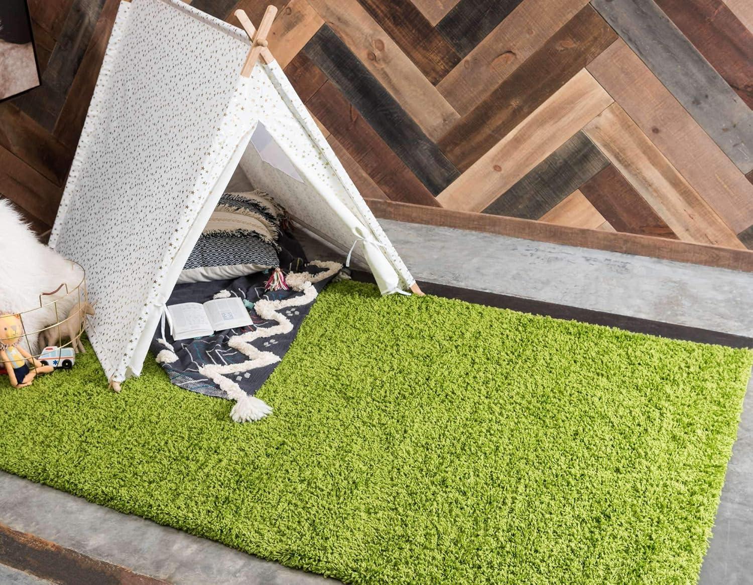 Unique Loom 4' 1 x 6' 1 Solid Shag Grass Green Area Rug