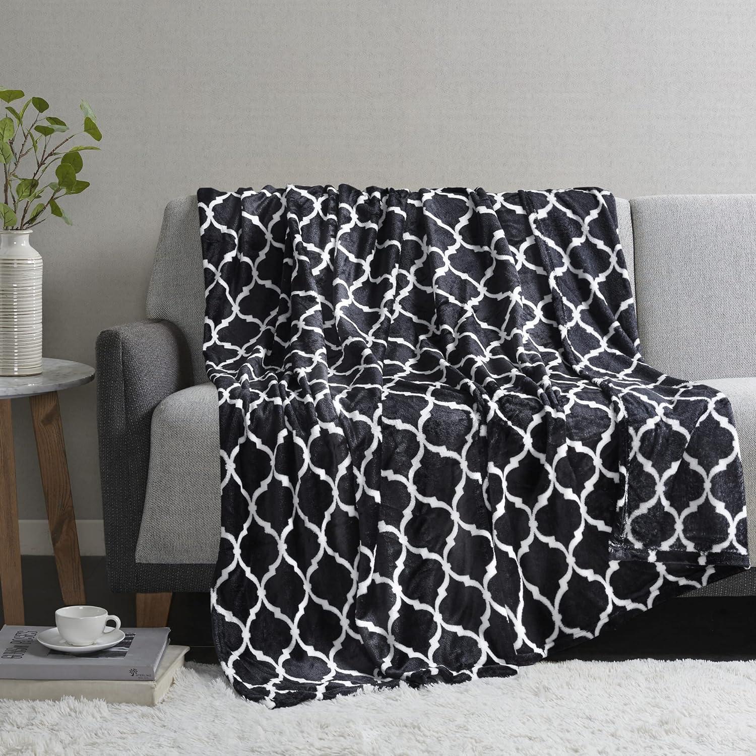 Black and White Ogee Plush Oversized Throw Blanket