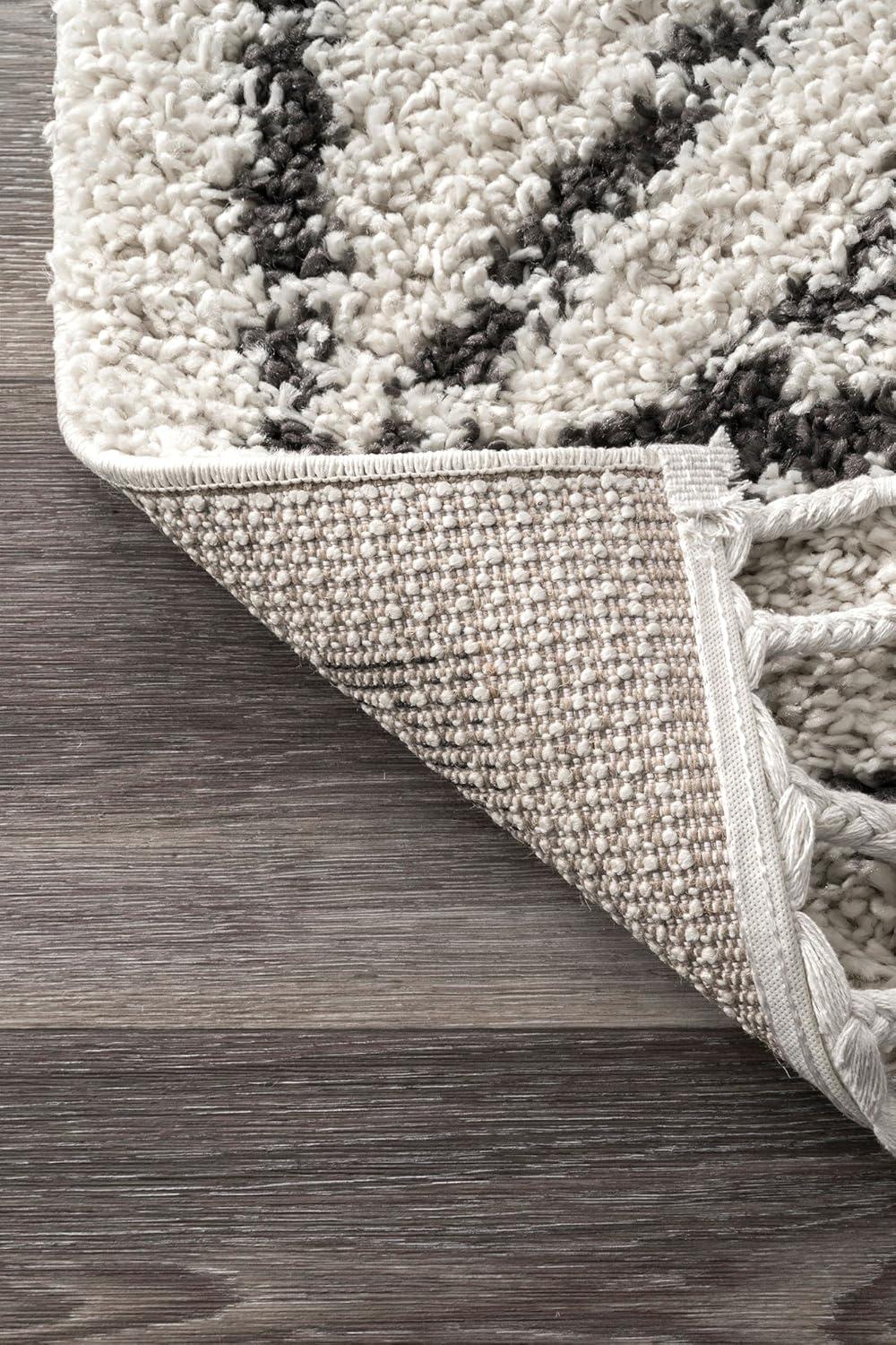 Nuloom Mackie Moroccan Diamond Tassel Indoor Area Rug