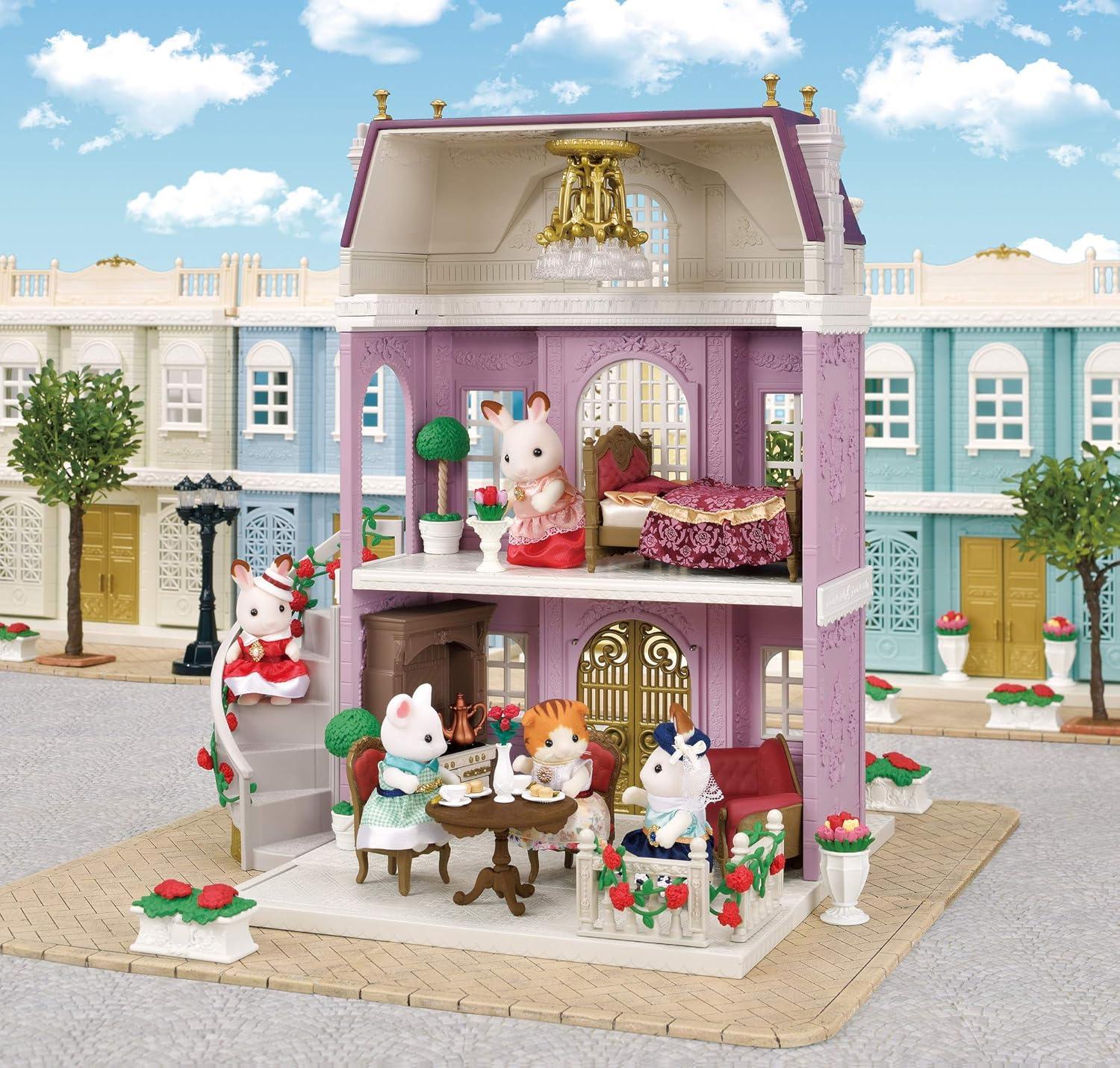 Calico Critters Town Series Elegant Town Manor Gift Set, Dollhouse Playset with Figure, Furniture and Accessories
