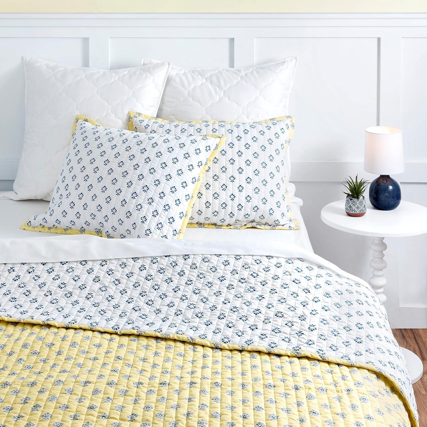 Naomi Yellow and White Reversible Cotton King Quilt Set