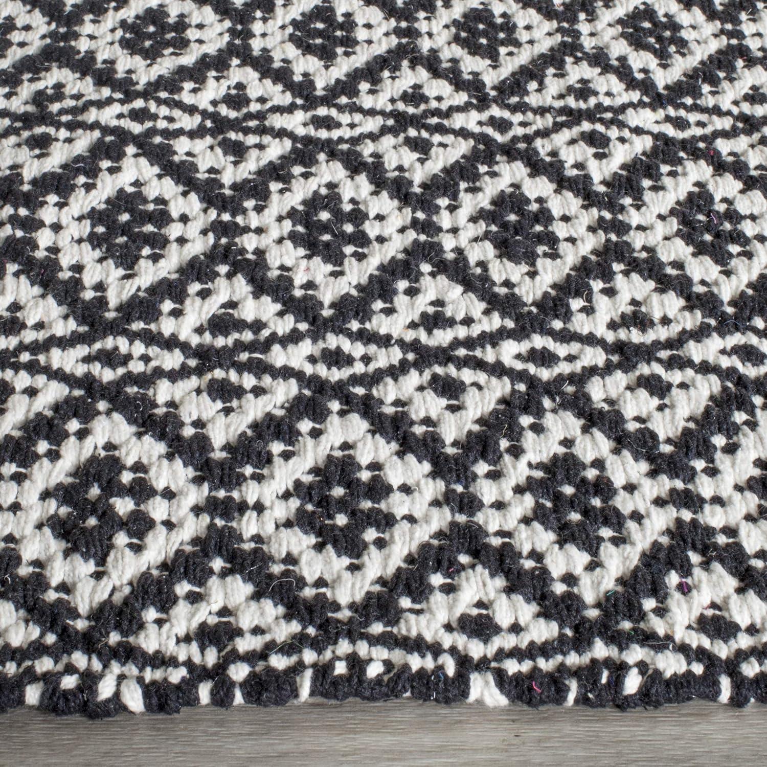Montauk MTK716 Hand Woven Indoor Accent Rug - Ivory/Black - 3'x5' - Safavieh