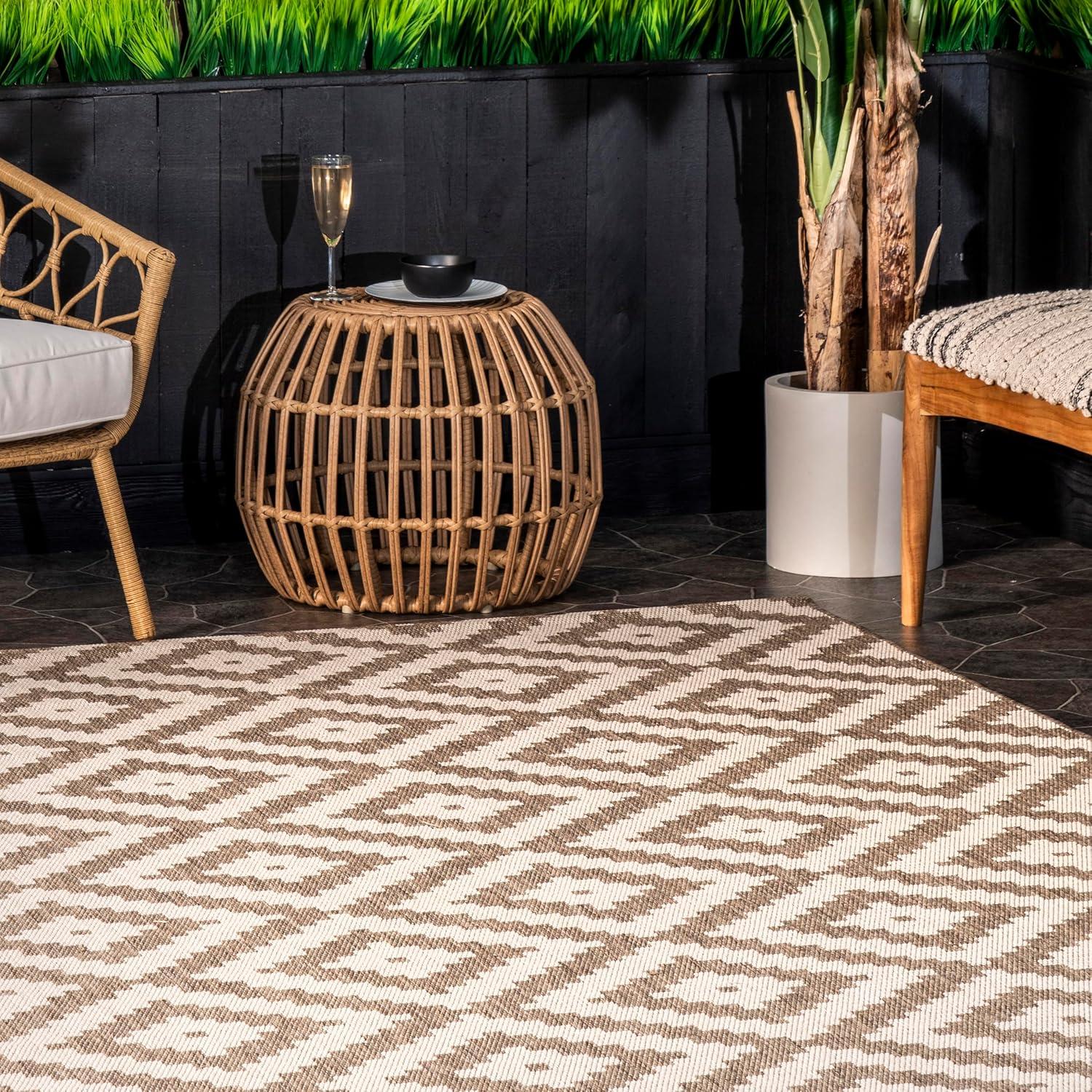 Nuloom Marybelle Trellis 5x8 Indoor/Outdoor Area Rug for Living Room Patio Deck Front Porch Kitchen, Taupe/Ivory