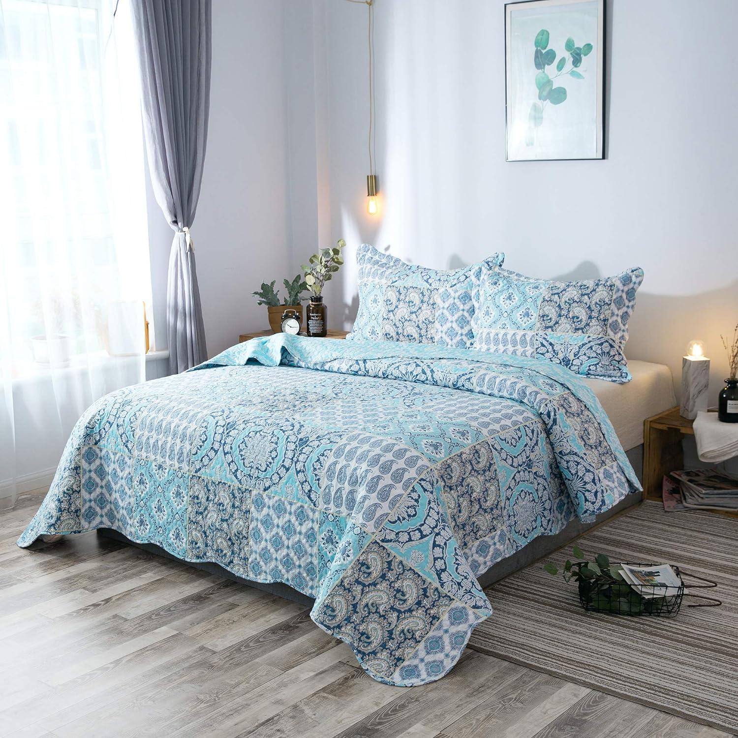 Light Blue Paisley Twin Quilt Set with Pillow Shams