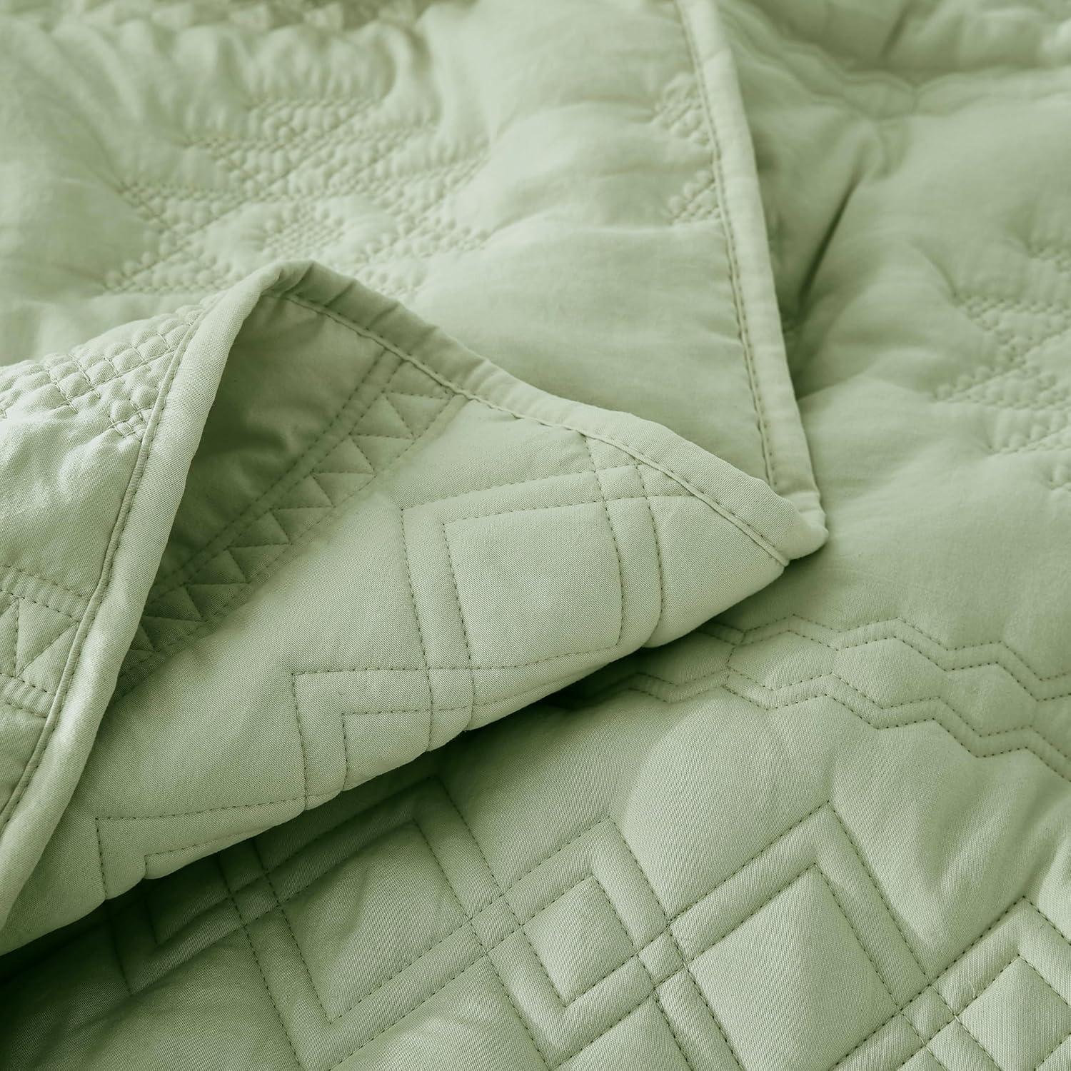 WDCOZY Boho Sage Green Quilts Queen Size Bedding Sets with 2 Pillow Shams, Farmhouse Lightweight Soft Bedspread Coverlet for All Season, 3 Pieces, 90x90 inches