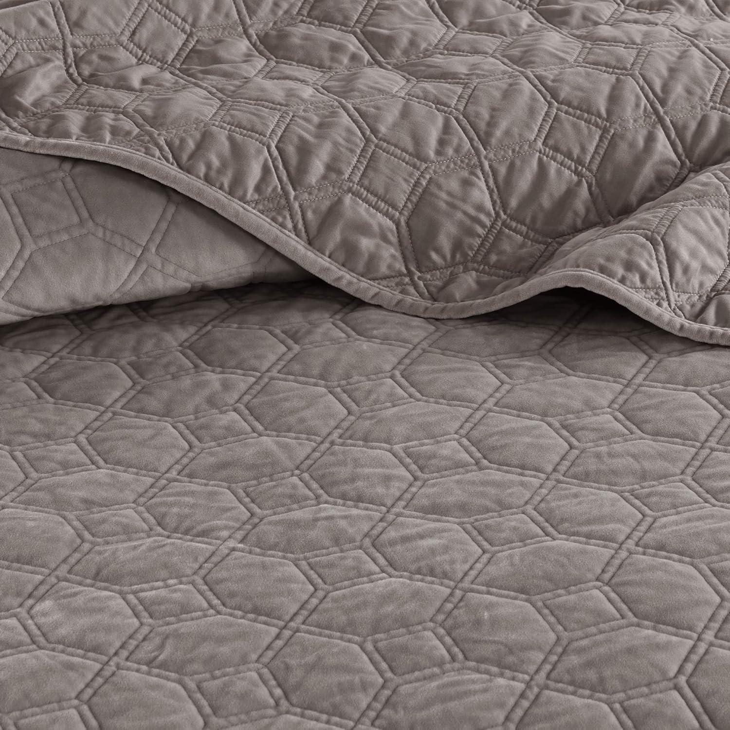 Harper 3 Piece Velvet Quilt Set