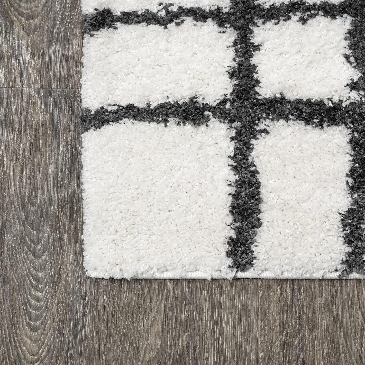 4'x6' Arenal Geometric Grid Shag Area Rug, White/Black - JONATHAN Y