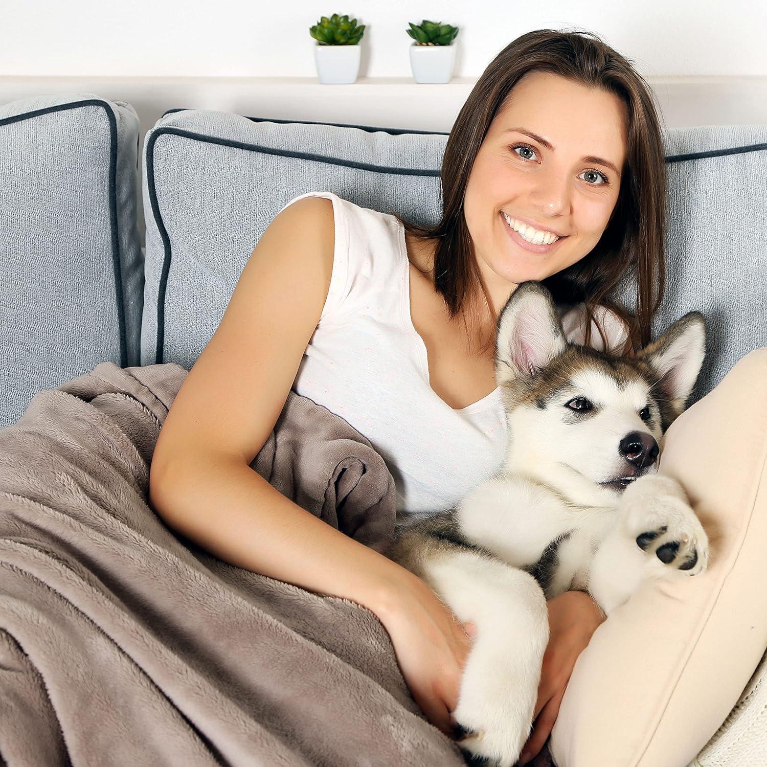 Petmaker PETMAKER 60x70in, 60x80in, 80x100in Water-Resistant Dog Blanket