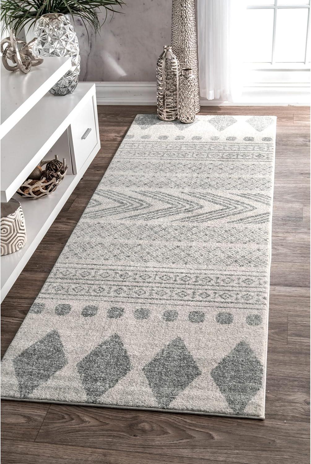 Gray Geometric Easy Care Synthetic Runner Rug, 2' 6" x 6'