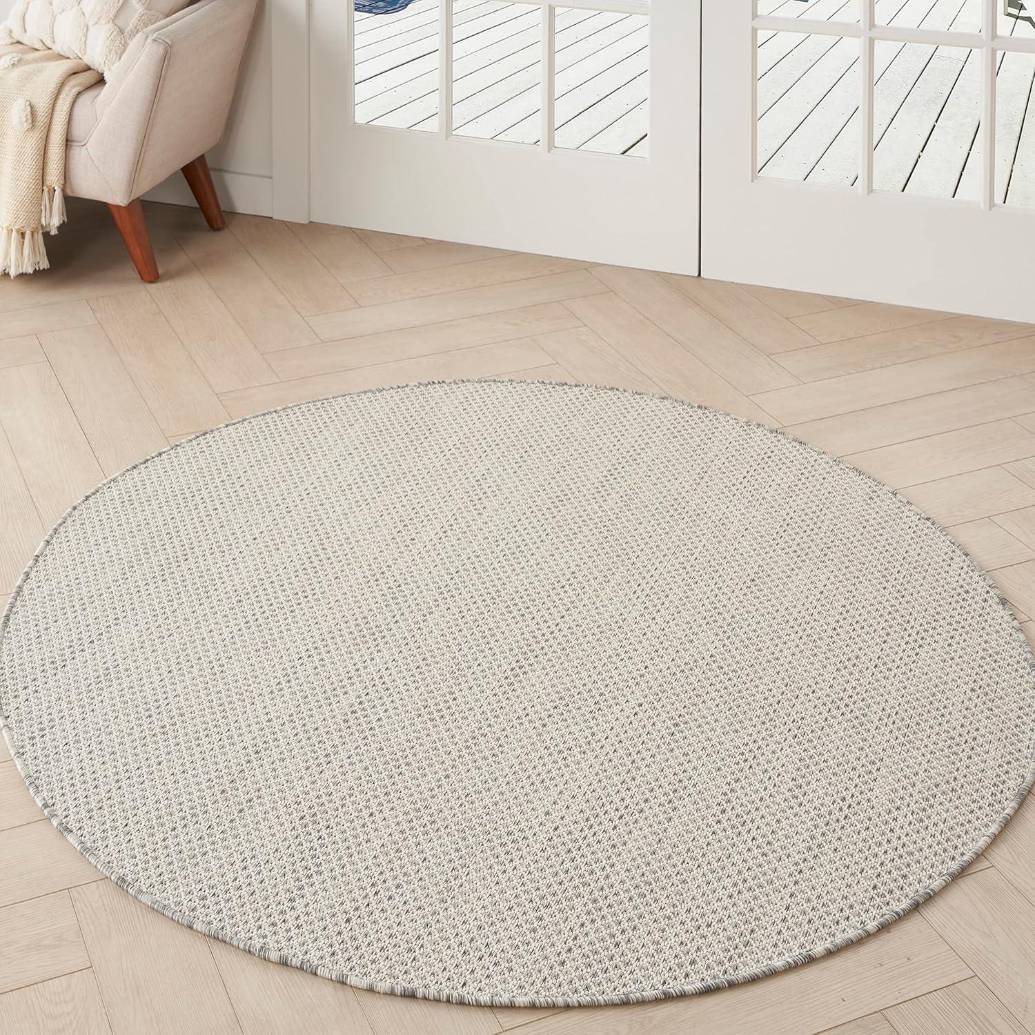 Courtyard Geometric Ivory Silver 5' Round Synthetic Outdoor Rug