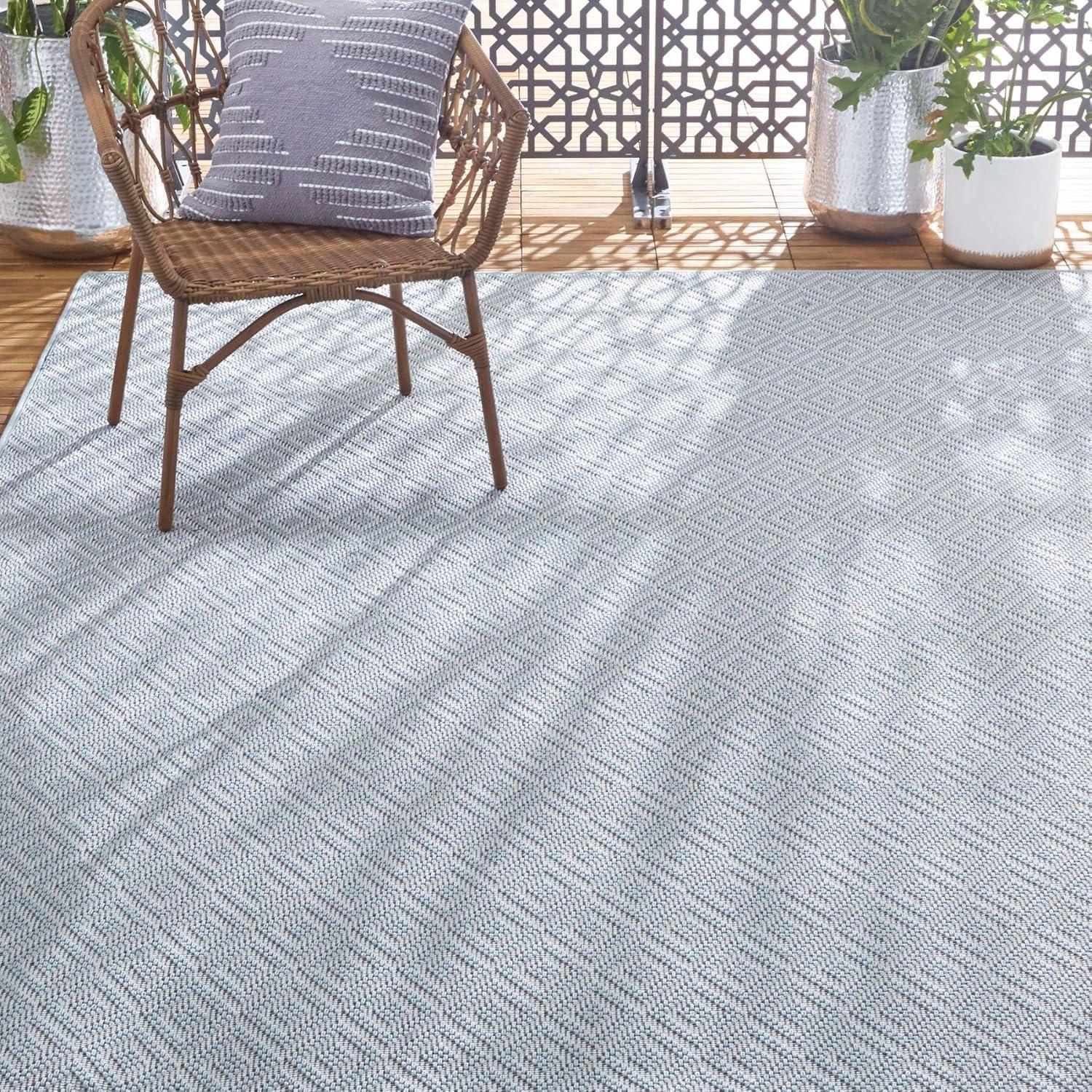 Modern Diamond Weave 5' x 7' Blue/Cream Synthetic Area Rug