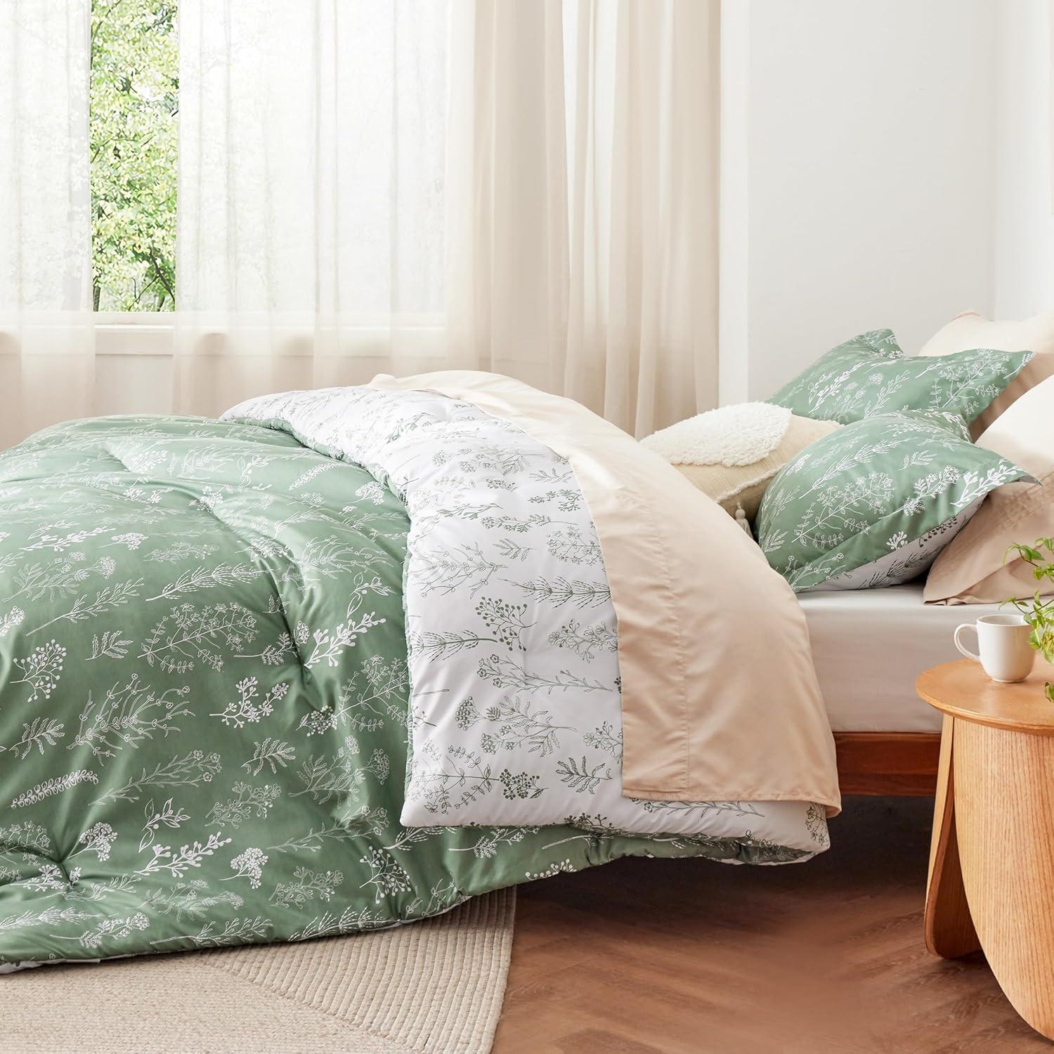 Queen - Sage Green , Cute Floral Beddings, 3 Pieces, 1 Soft Reversible Botanical Flowers