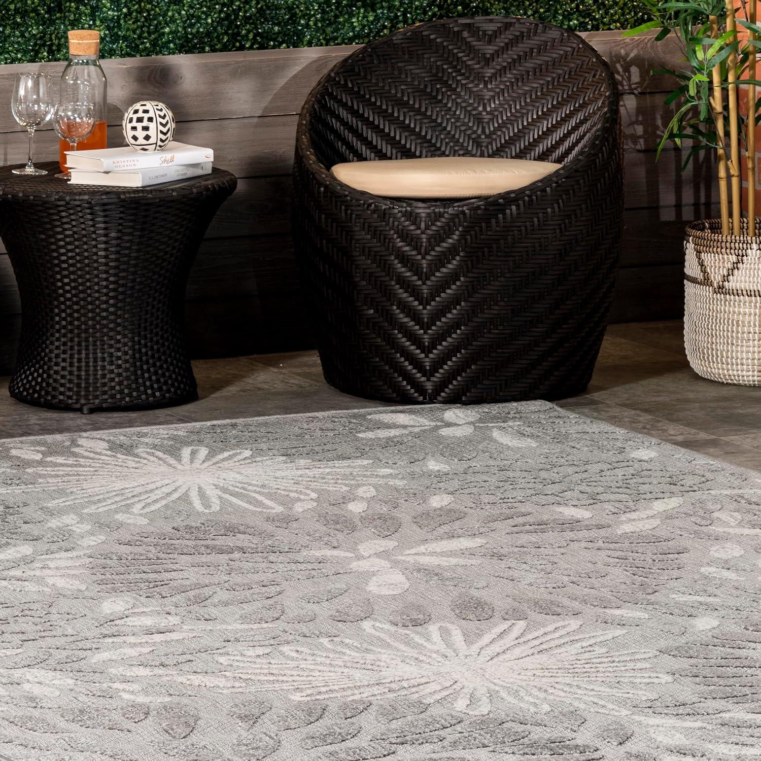 Nuloom Monique Floral & Paisley 5x8 Indoor/Outdoor Area Rug for Living Room Patio Deck Front Porch Kitchen, Light Grey/Ivory