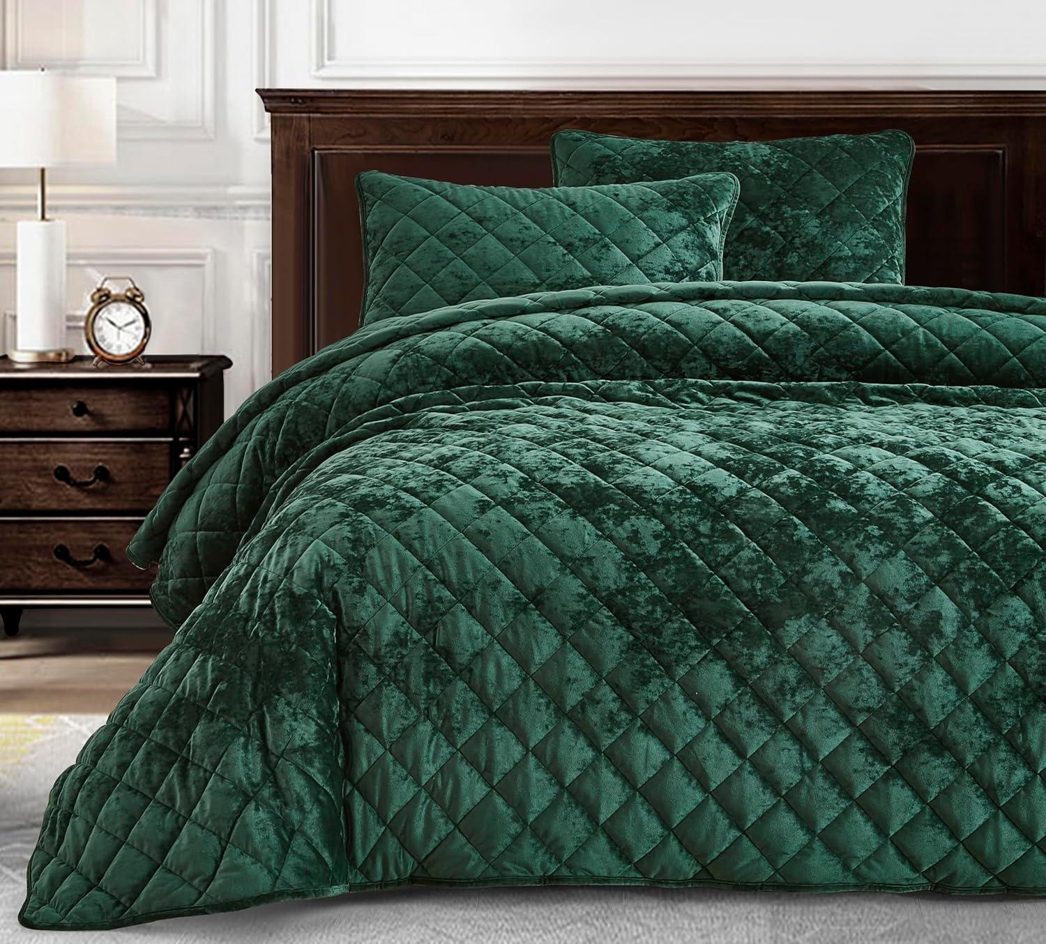 Forest Green Queen Velvet Quilt Set with Reversible Shams