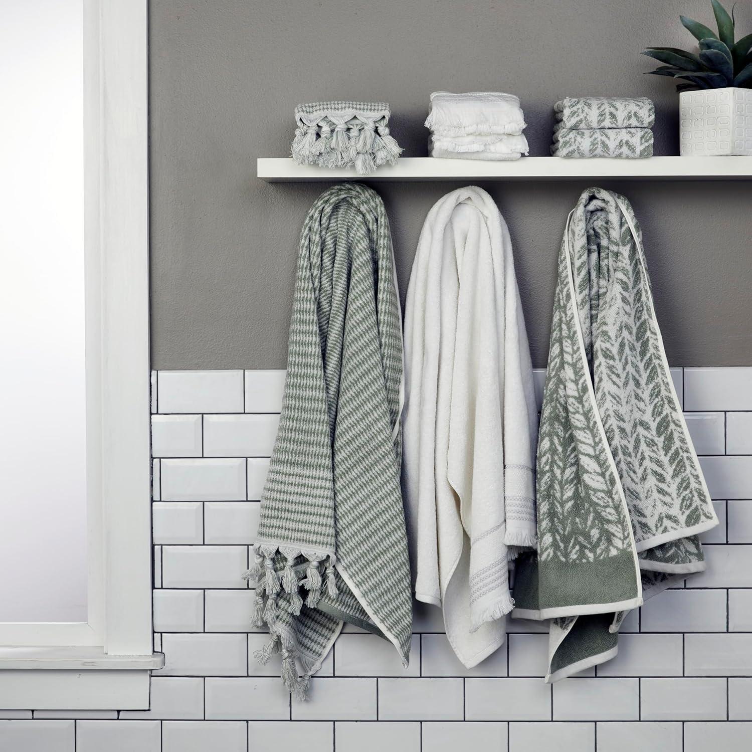 Gracie Oaks Gracie Oaks Distressed Leaves Hand Towel (Set of 2)