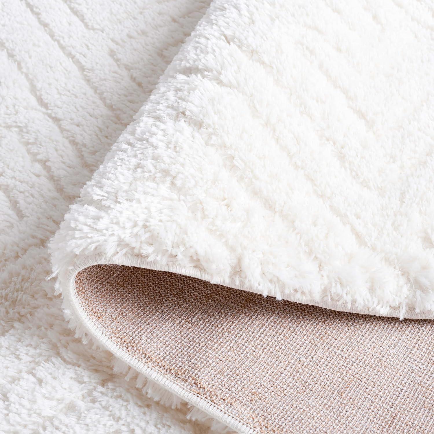 Tahoe Shag THO652 Power Loomed Indoor Area Rug - White - 4'x6' - Safavieh