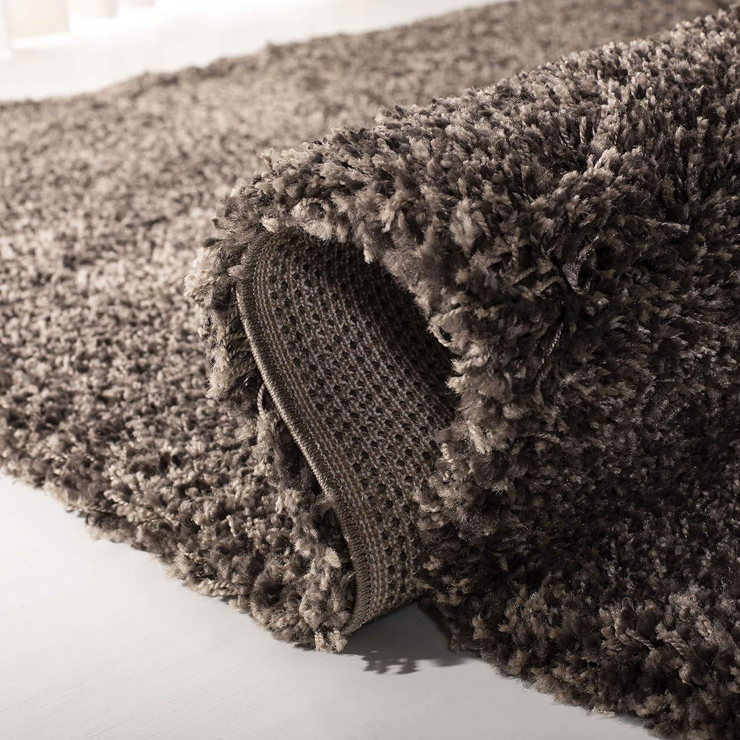 Shag SG151 Power Loomed Indoor Area Rug - Mushroom - 4'x6' - Safavieh.