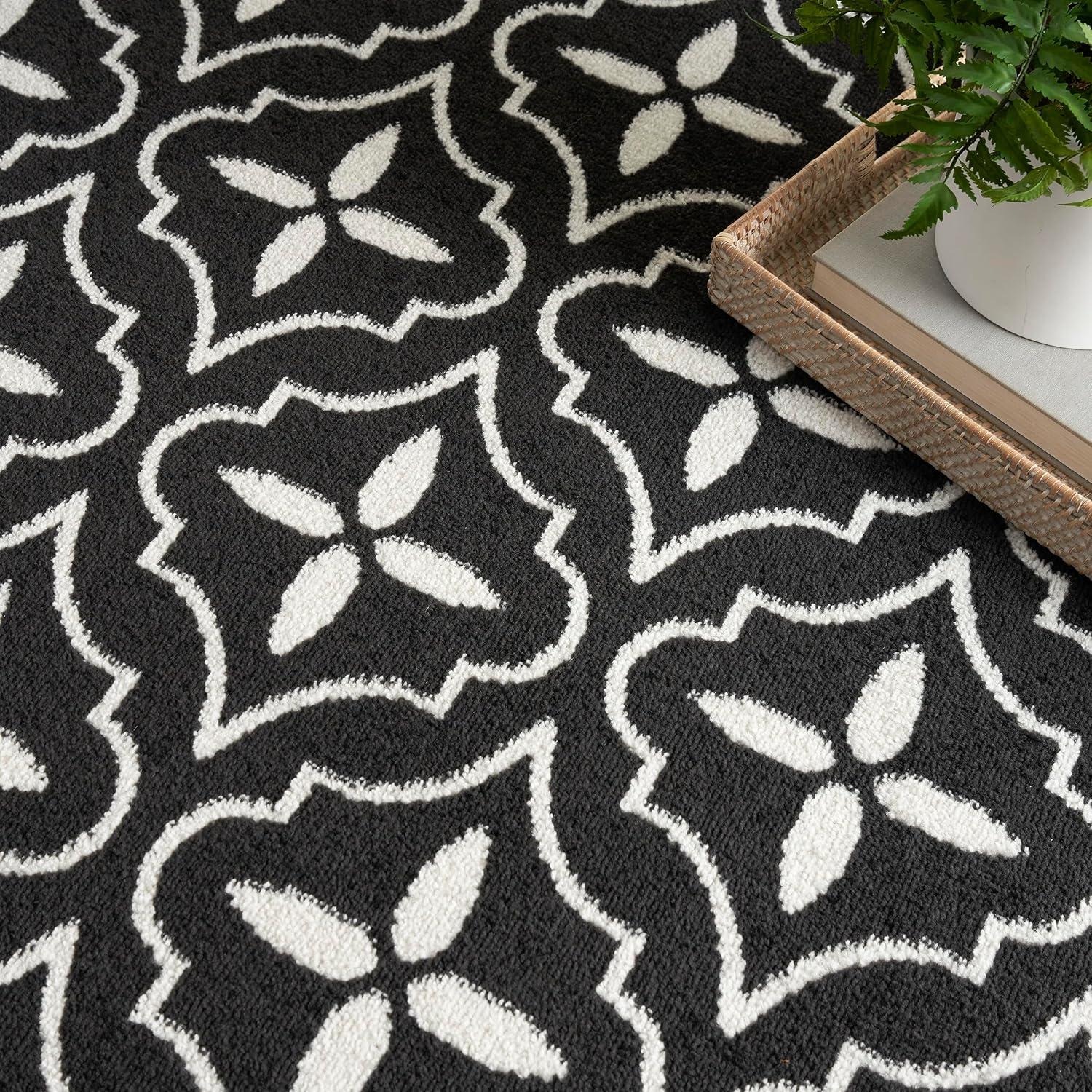 Nourison Essentials Indoor/Outdoor Black Ivory 2'2" x 7'6" Area Rug (2x8)