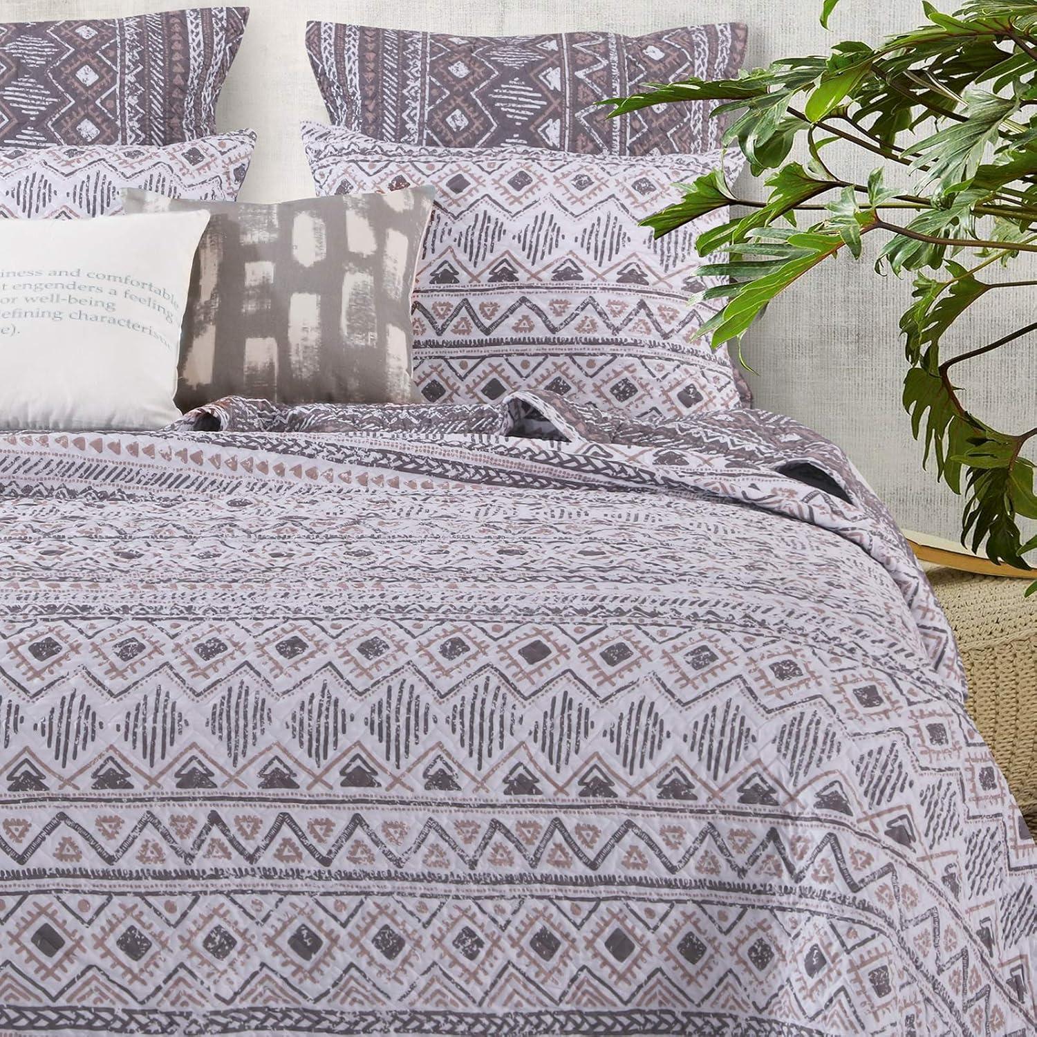 Denmark Cotton Blend Geometric Shapes Quilt Set