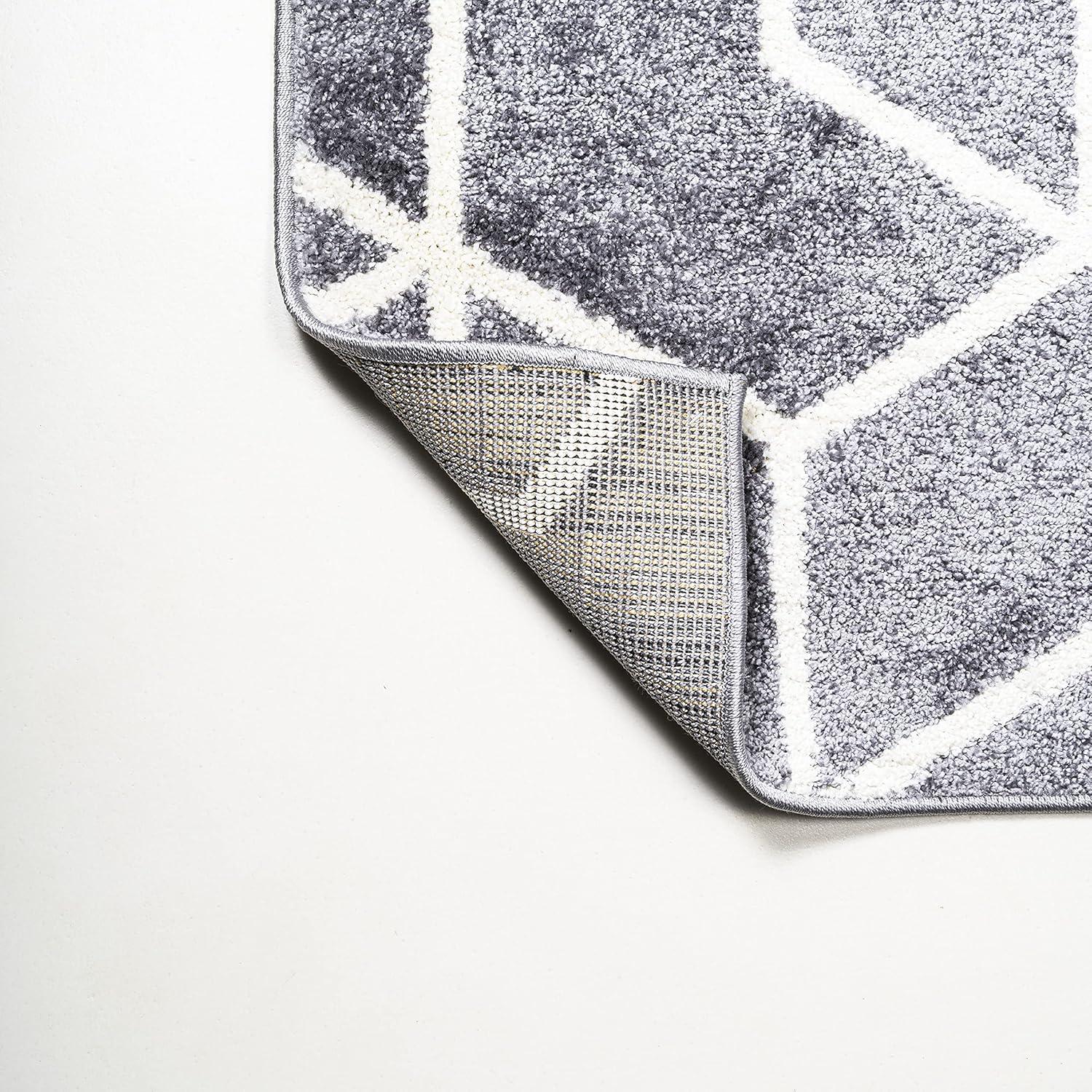 4'x6' Tumbling Blocks Modern Geometric Area Rug, Gray/White - JONATHAN Y