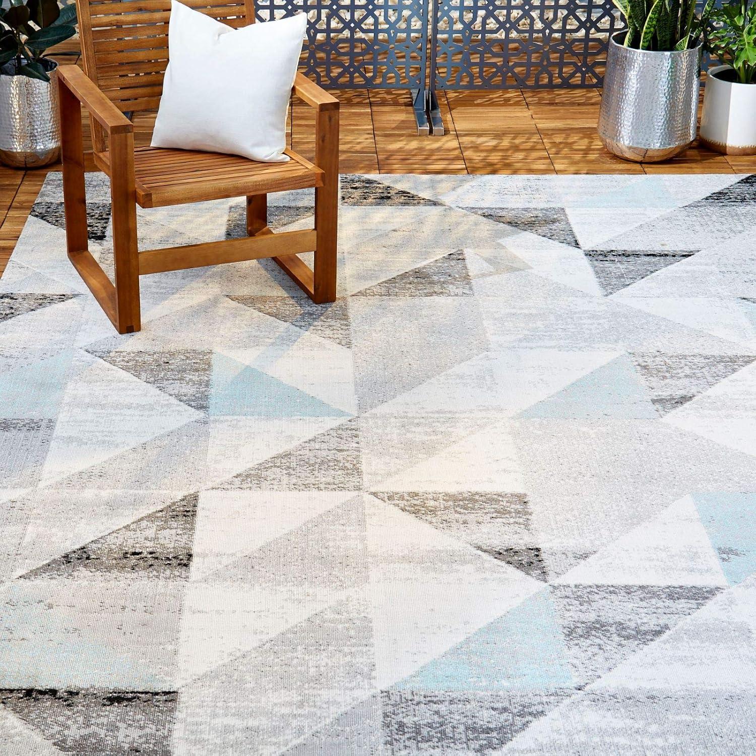 Nicole Miller New York Patio Sofia Holly Transitional Geometric Indoor/Outdoor Area Rug