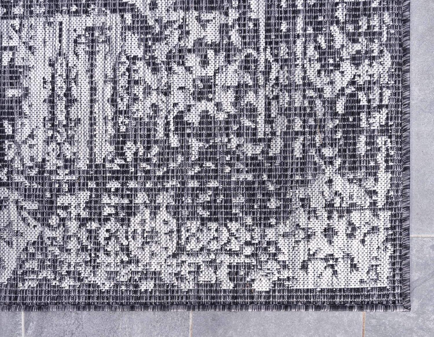 Unique Loom Outdoor Traditional Collection Area Rug - Timeworn (5' 1" x 8' Rectangle Charcoal Gray/Gray)