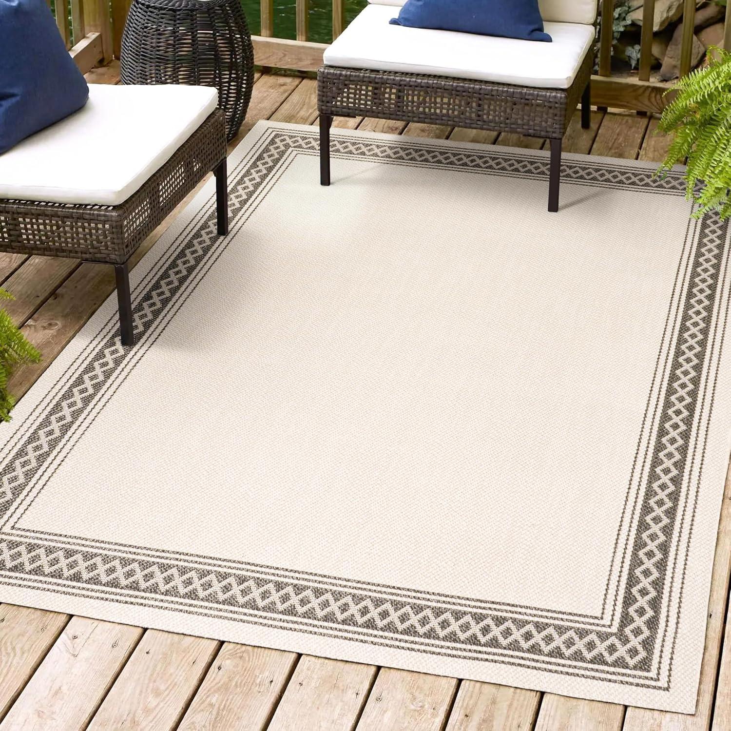 Lucia Classic Diamond Border Indoor/Outdoor Area Rug - JONATHAN Y